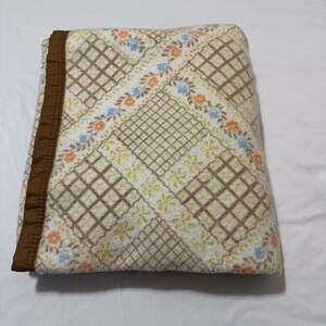 Vintage Floral Lattice Fleece Blanket - Brown Trim - Cozy Quilt Pattern